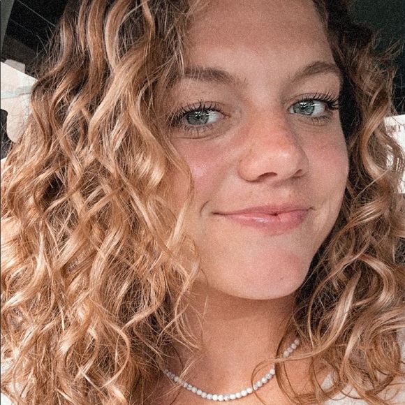 Meet your Posher, Sydnee - Picture 1 of 1